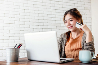 holding credit card while shopping online
